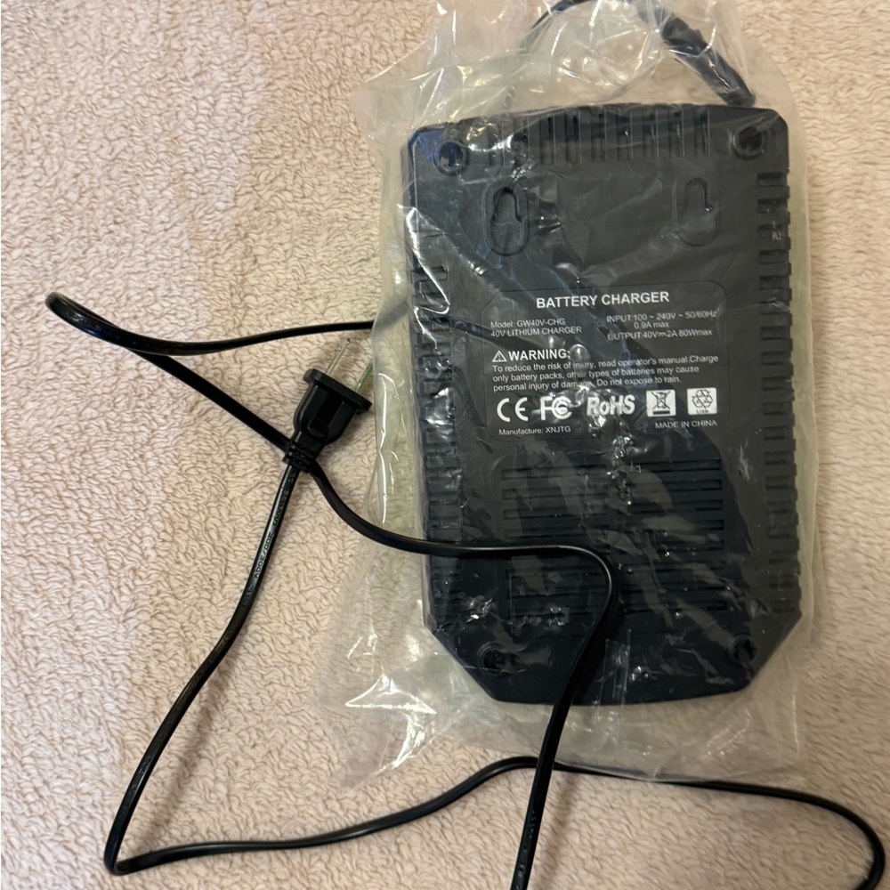 Green Lithium-Ion Battery Charger - Picture 5 of 11